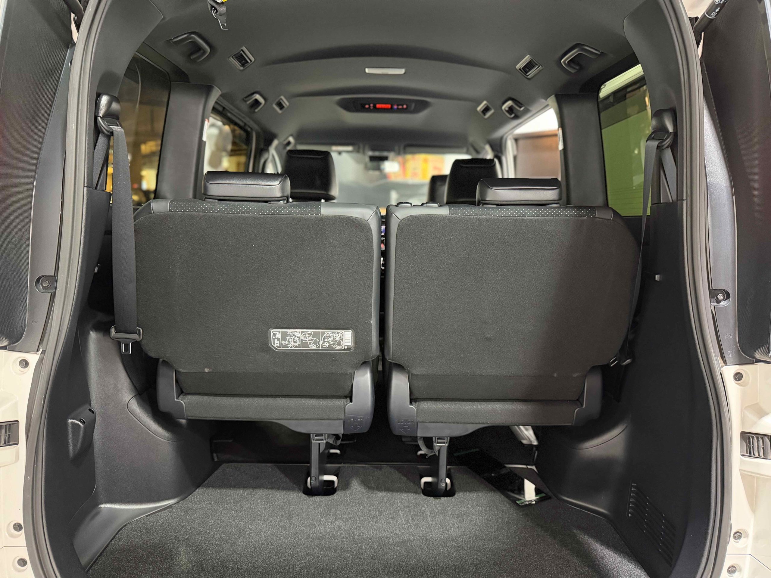 
								Toyota Voxy Kirameki III full									