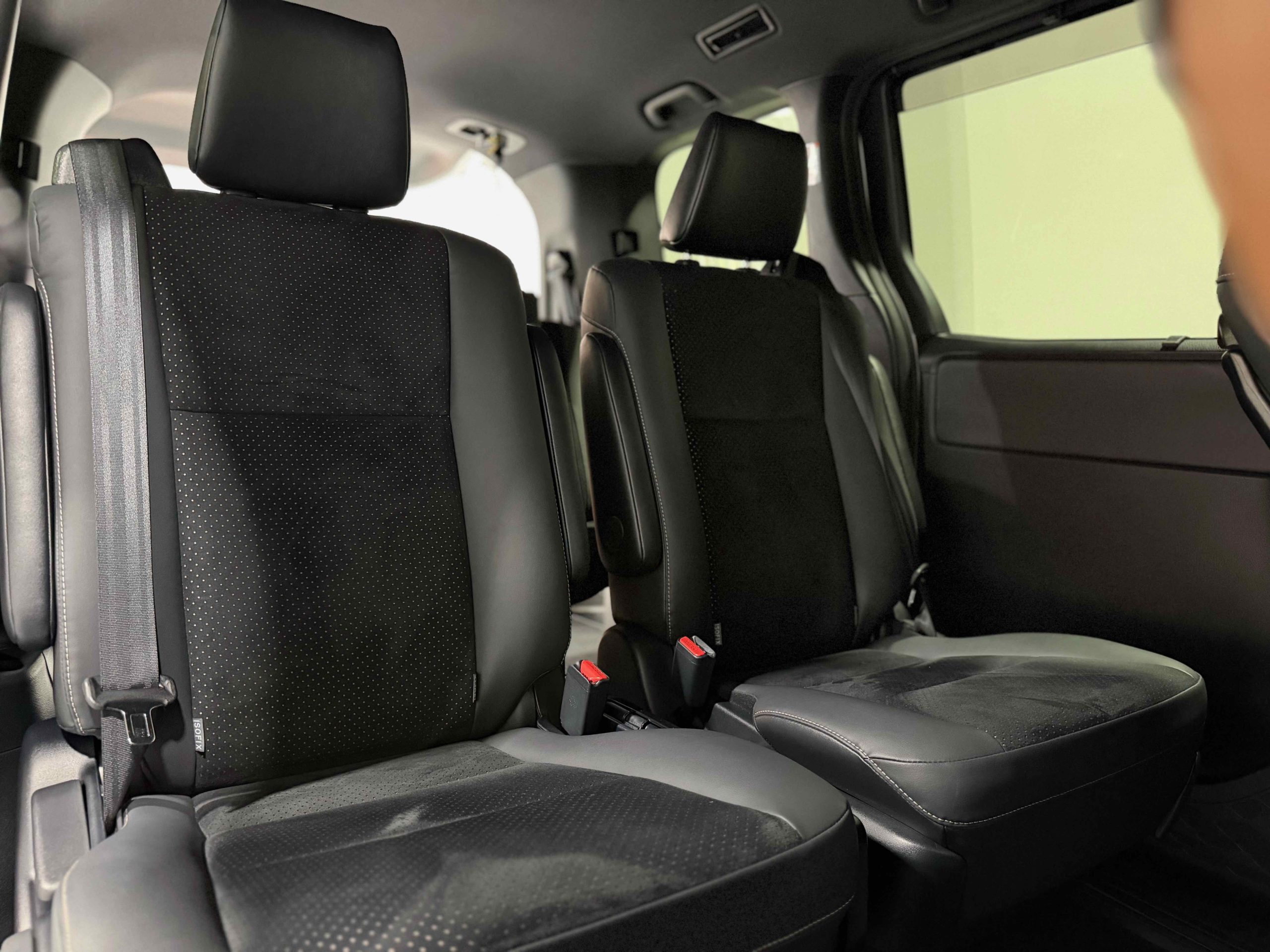 
								Toyota Voxy Kirameki III full									