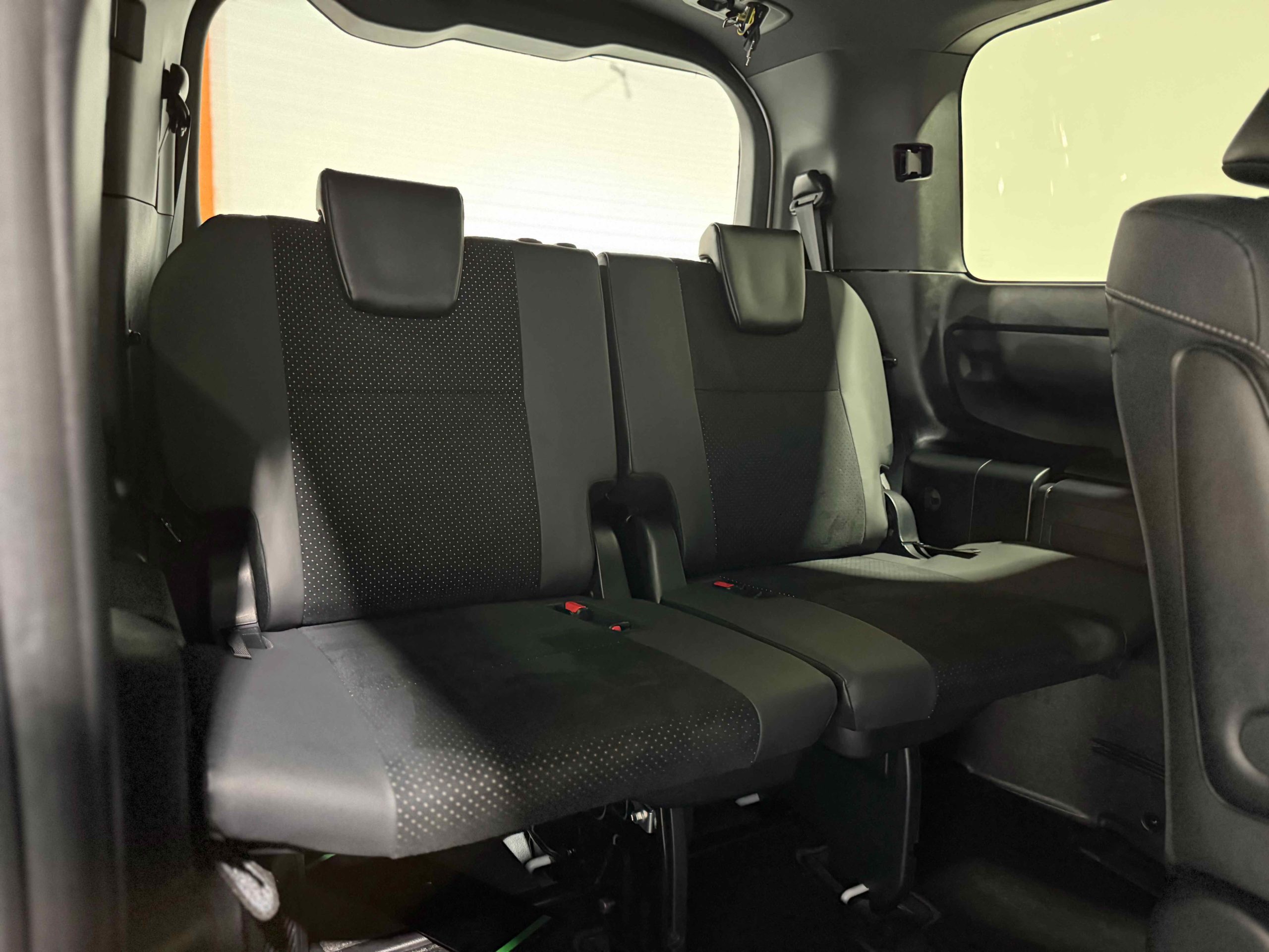 
								Toyota Voxy Kirameki III full									