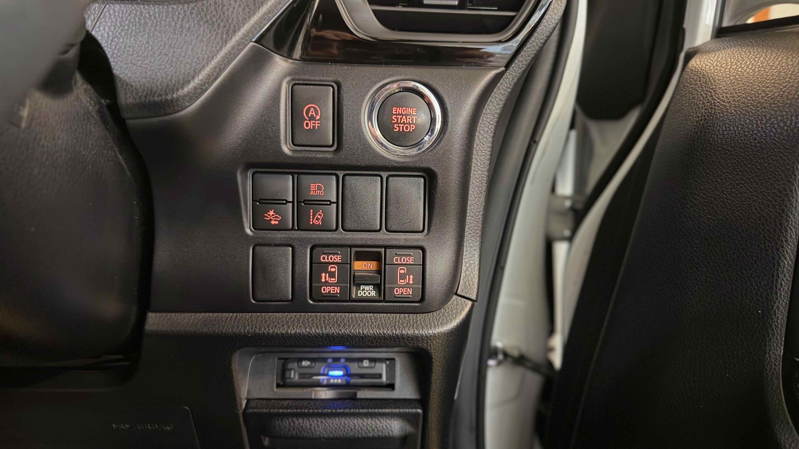 
								Toyota Voxy Kirameki III full									