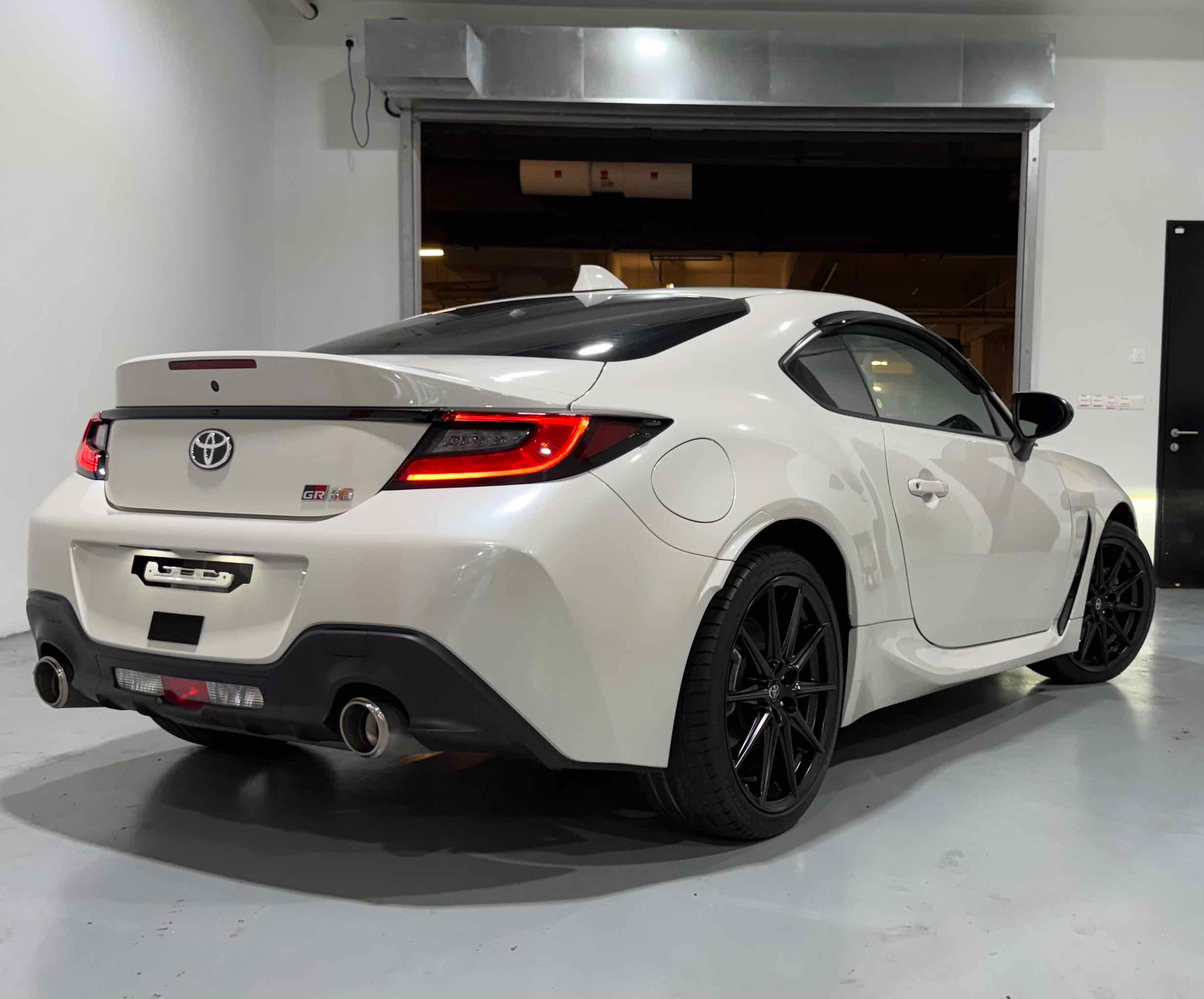 
								Toyota GR86 RZ full									