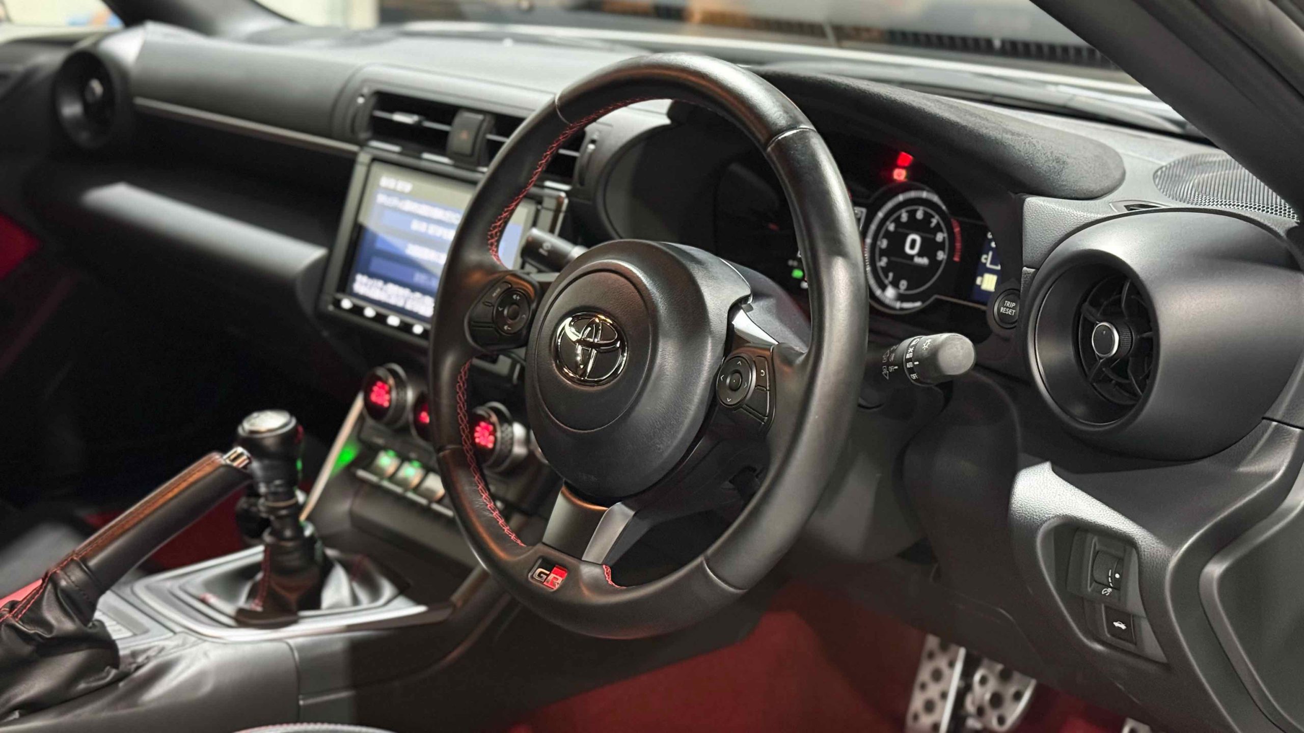 
								Toyota GR86 RZ full									