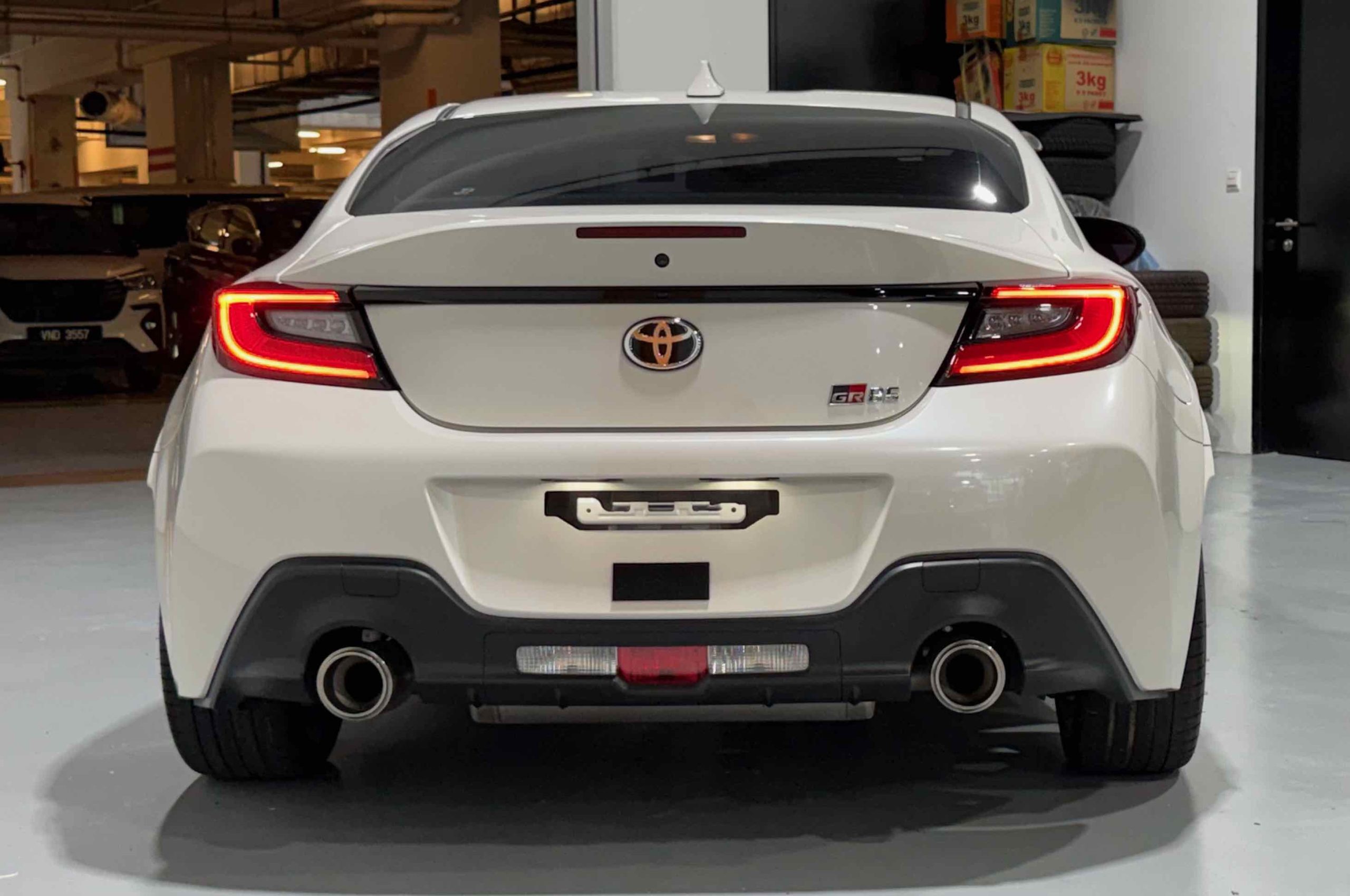 
								Toyota GR86 RZ full									