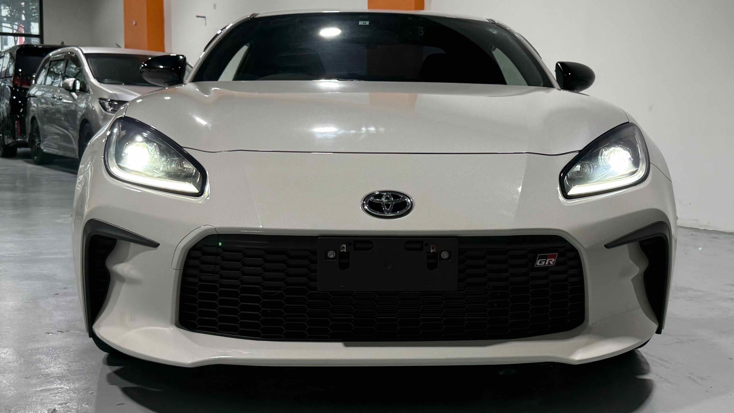 
								Toyota GR86 RZ full									