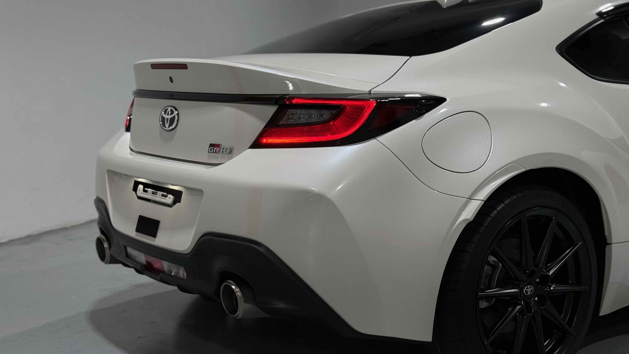 
								Toyota GR86 RZ full									