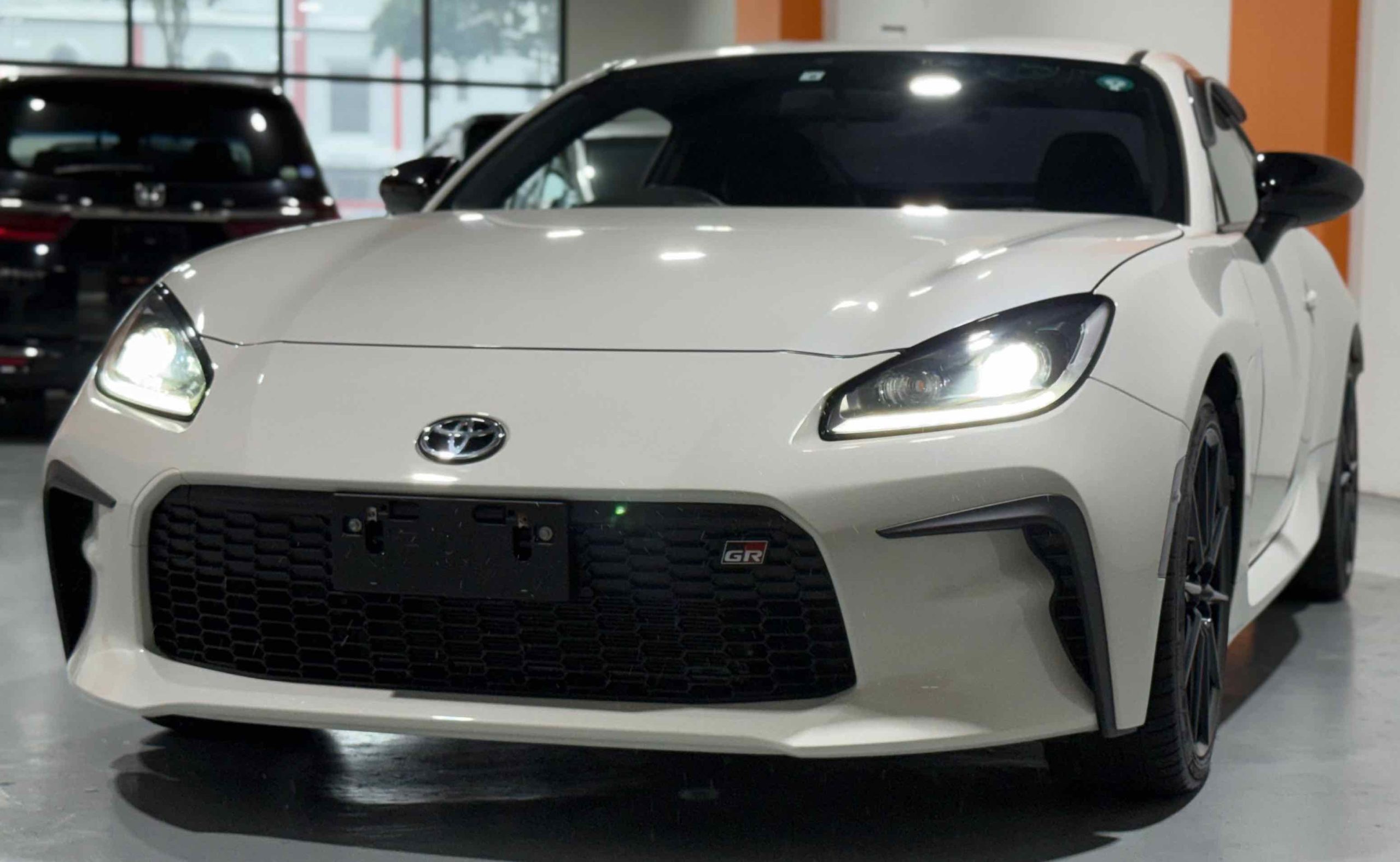
								Toyota GR86 RZ full									