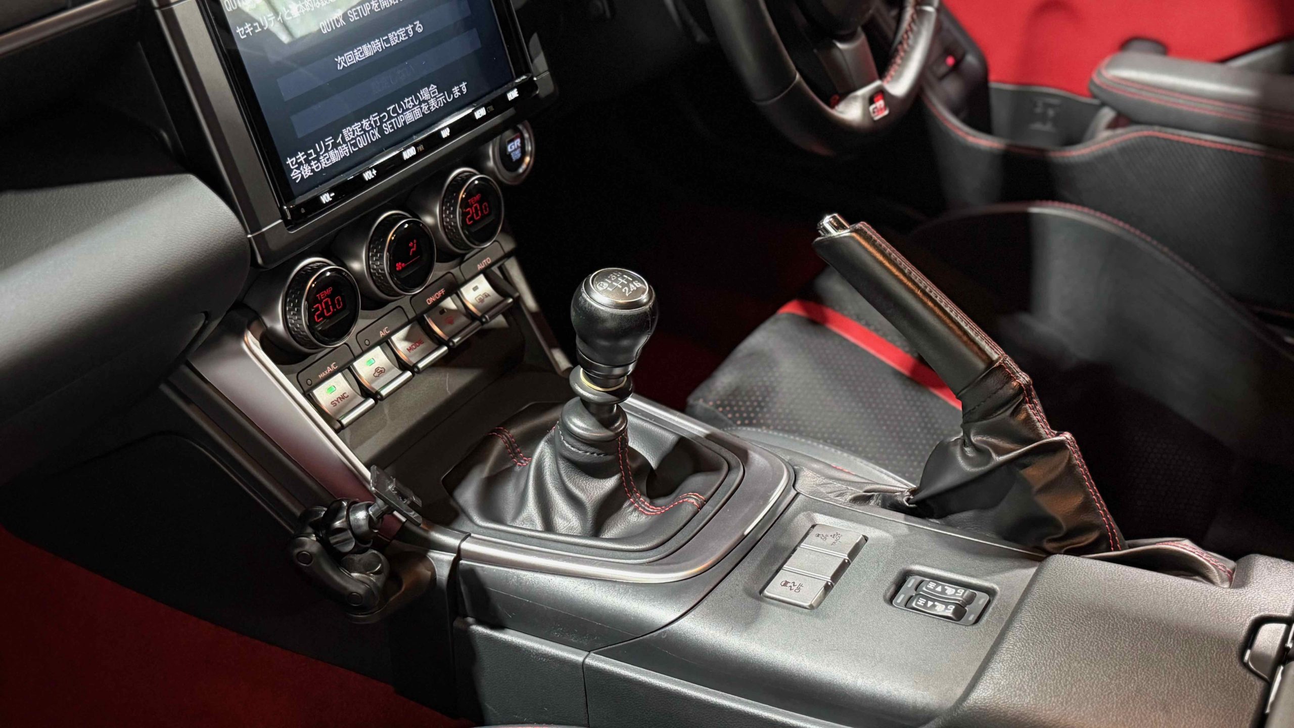 
								Toyota GR86 RZ full									