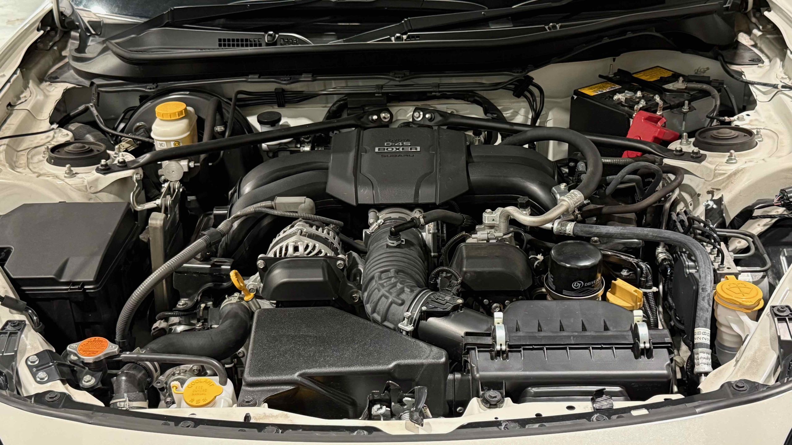 
								Toyota GR86 RZ full									