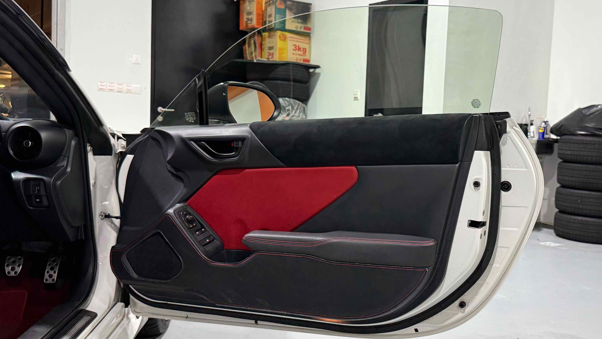 
								Toyota GR86 RZ full									