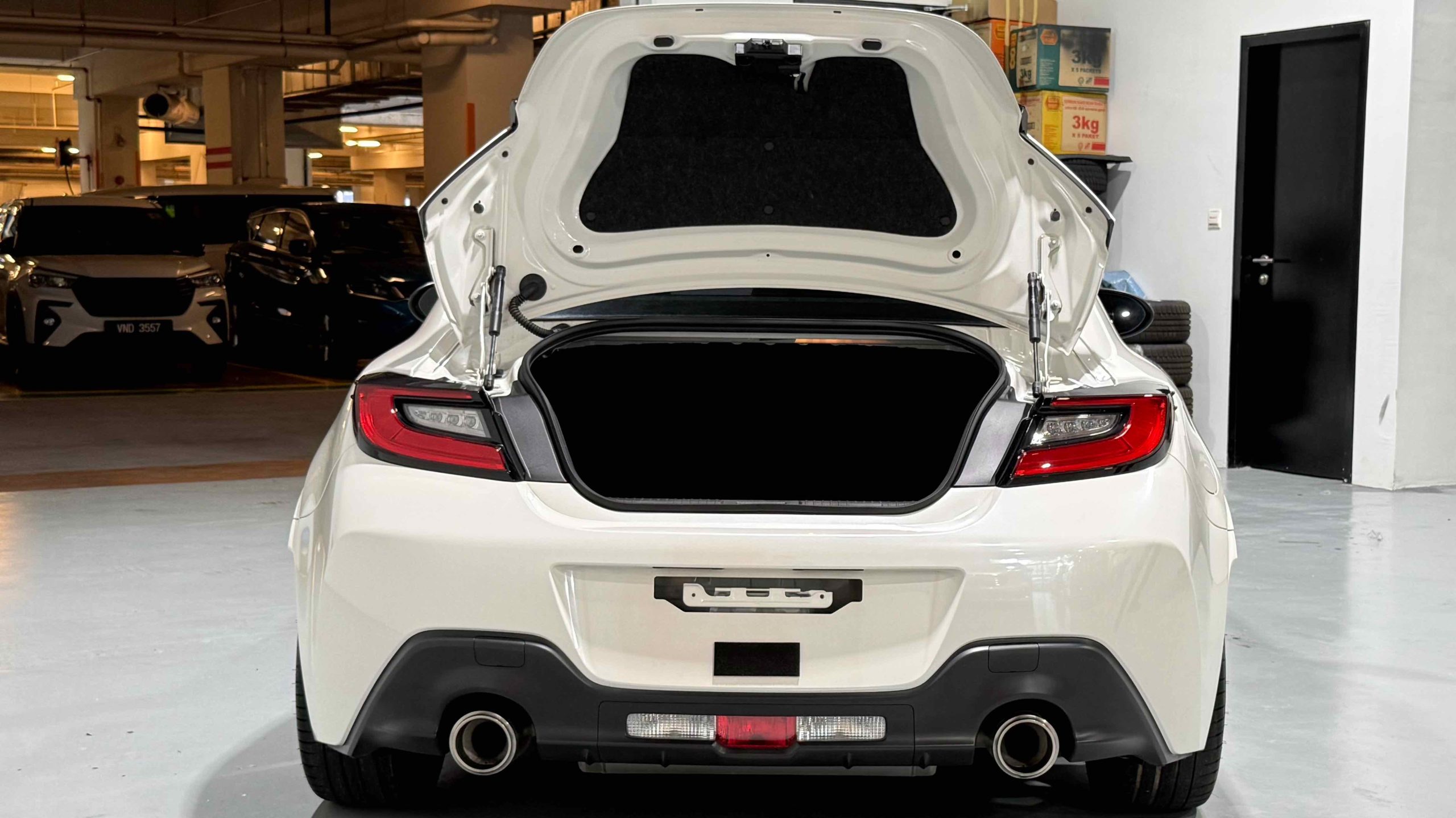 
								Toyota GR86 RZ full									
