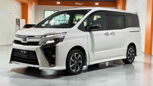Toyota Voxy Kirameki III