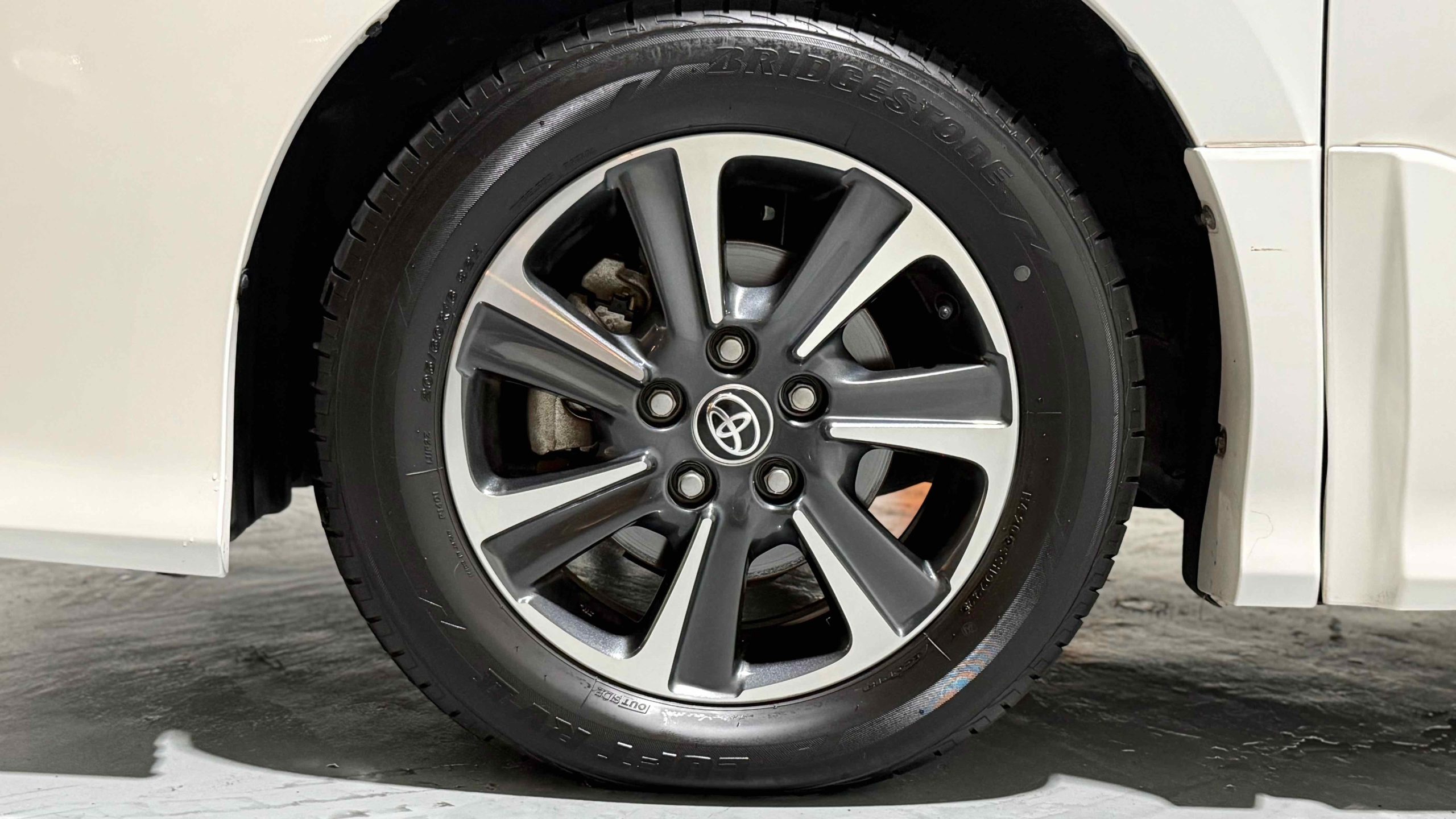 
								Toyota Voxy Kirameki III full									