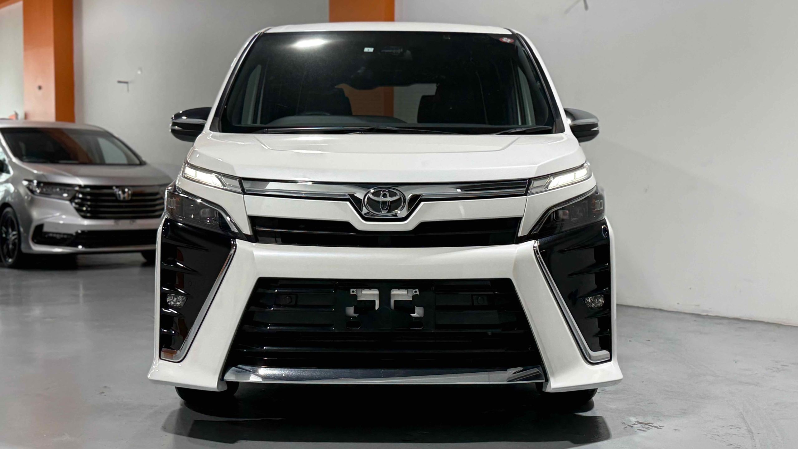 
								Toyota Voxy Kirameki III full									
