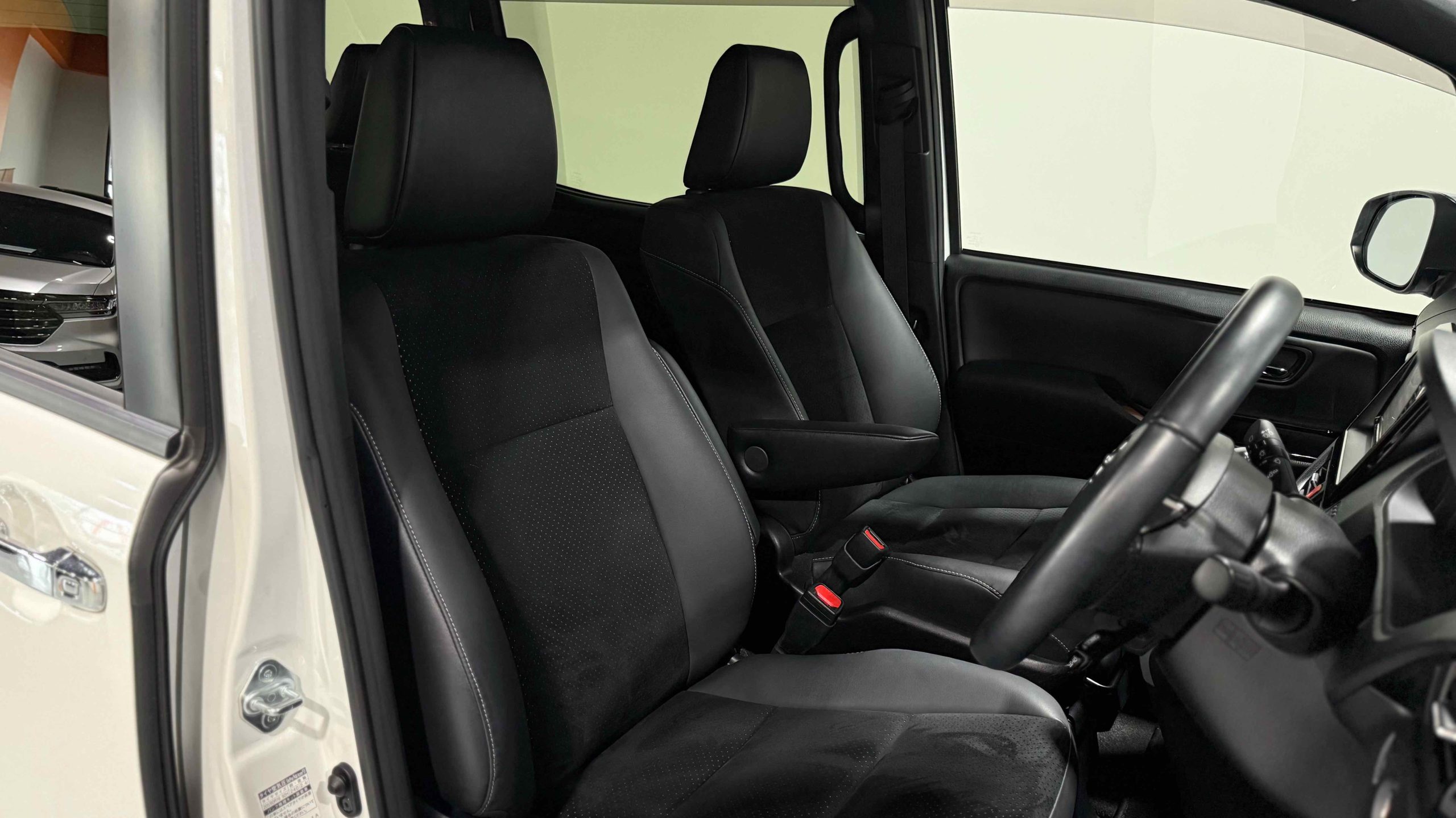 
								Toyota Voxy Kirameki III full									