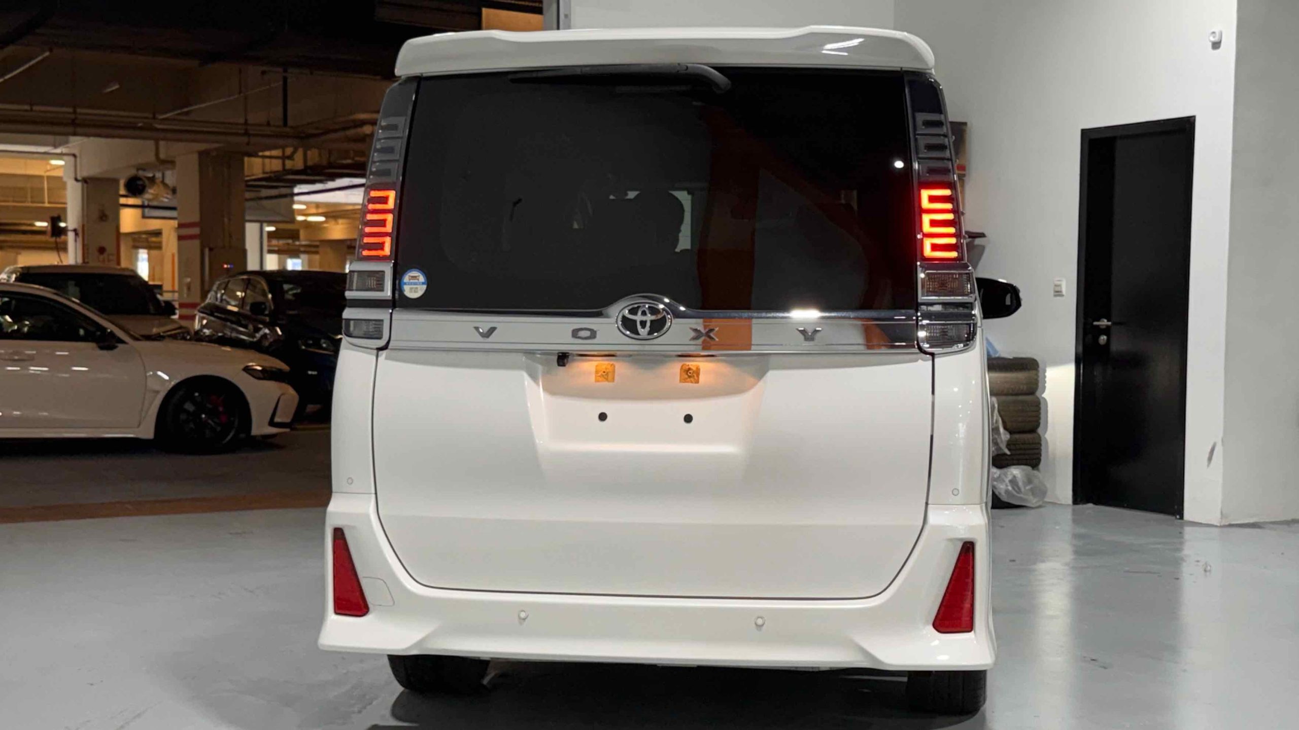 
								Toyota Voxy Kirameki III full									