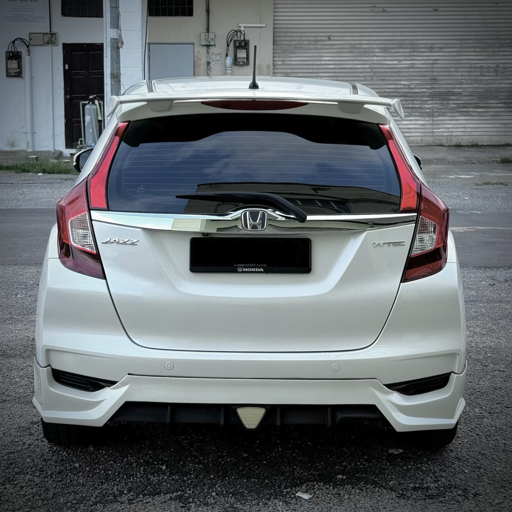 
								2018 Honda Jazz E Spec Facelift GK5 full									