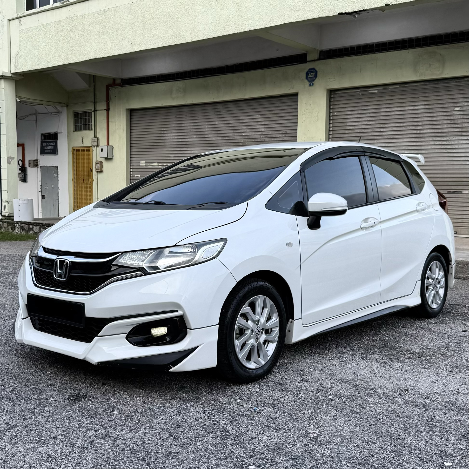 
								2018 Honda Jazz E Spec Facelift GK5 full									