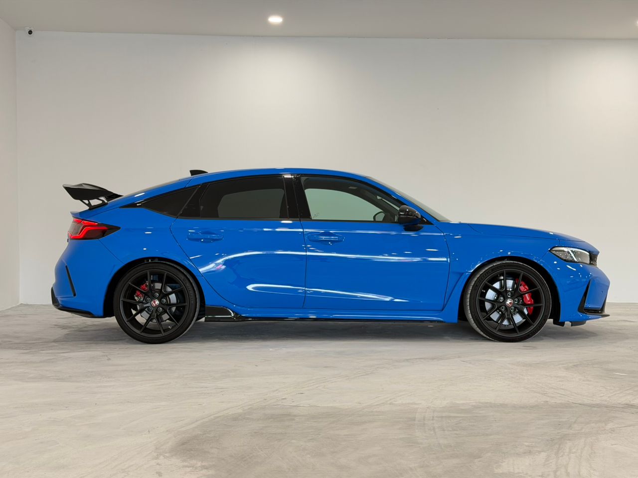 
								2024 Civic FL5 Blue full									