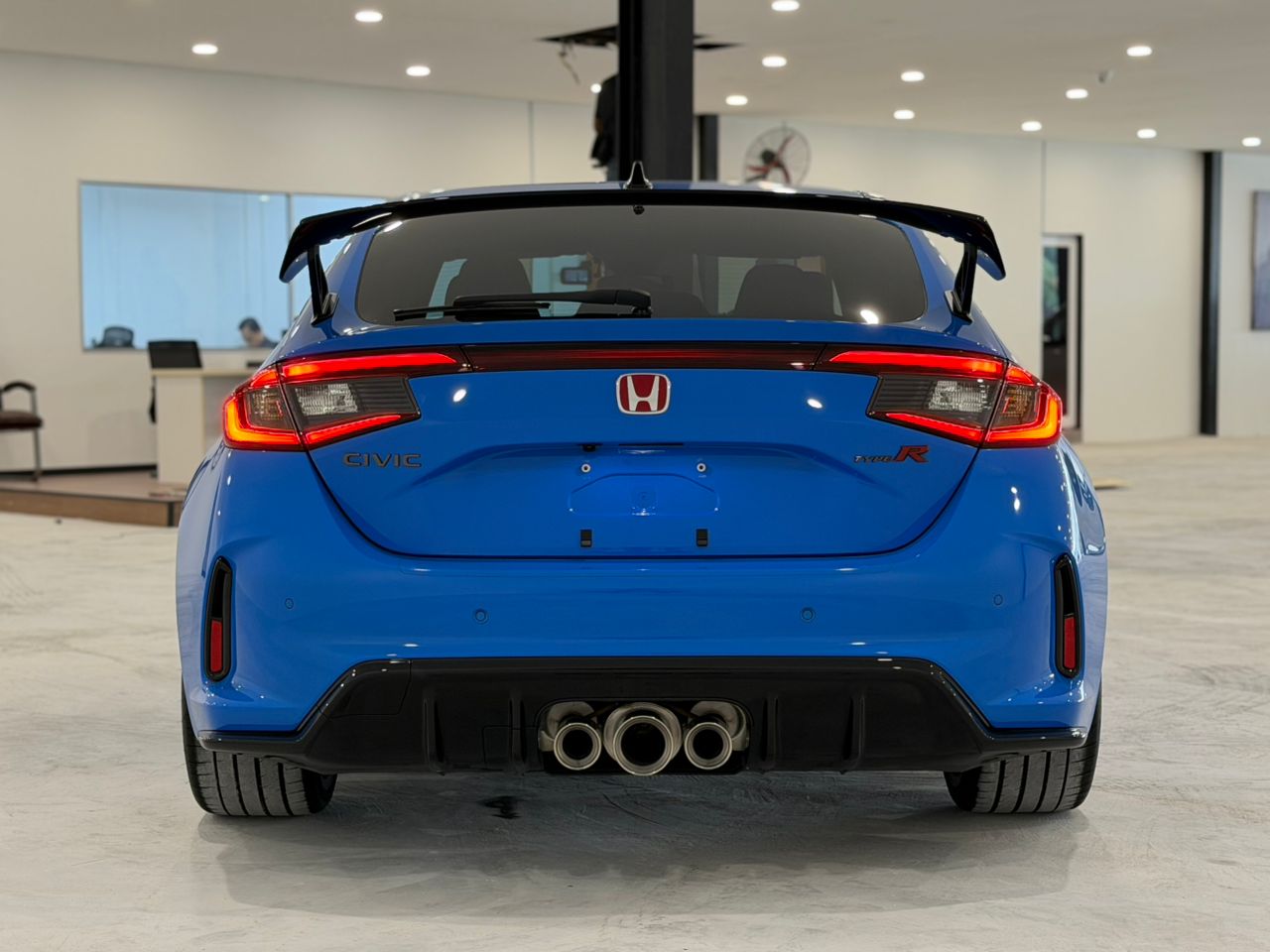 
								2024 Civic FL5 Blue full									