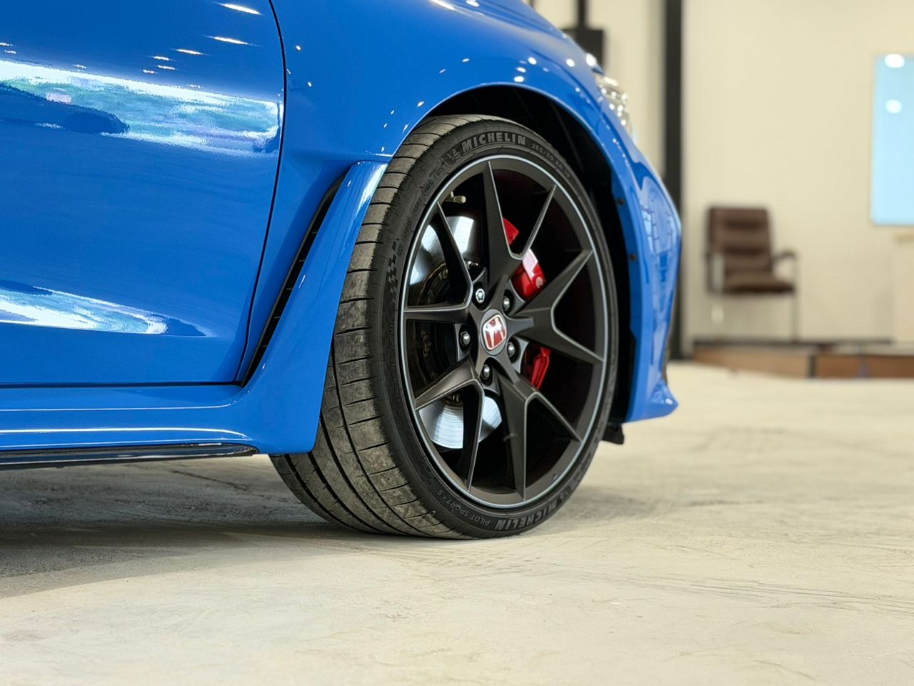 
								2024 Civic FL5 Blue full									