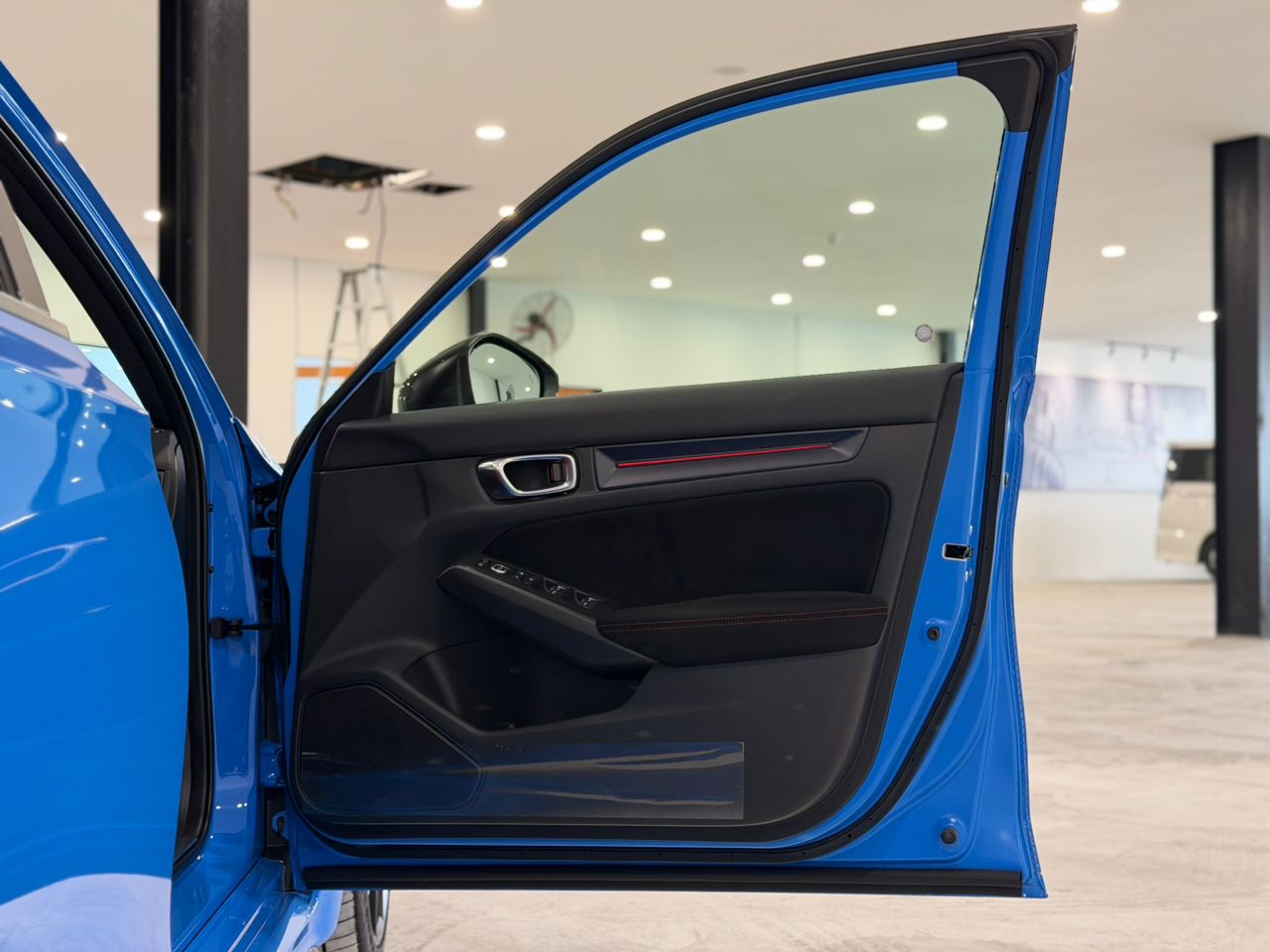 
								2024 Civic FL5 Blue full									